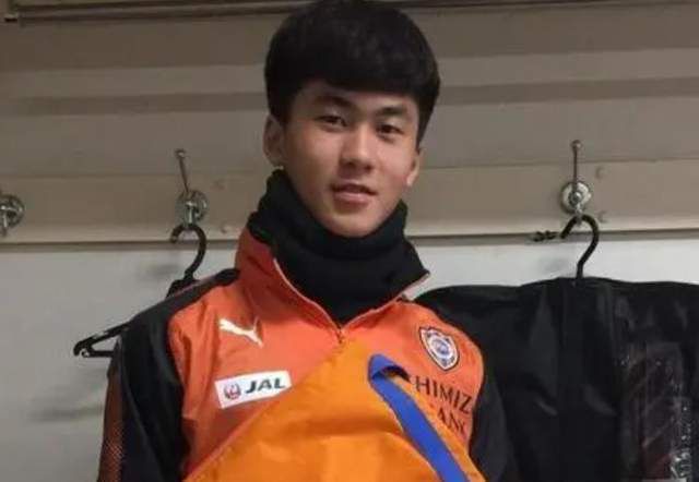 影片中，他不再是冷冰冰的杀戮机器，而是一个反抗父权、背负原生家庭痛苦的成长型个体。